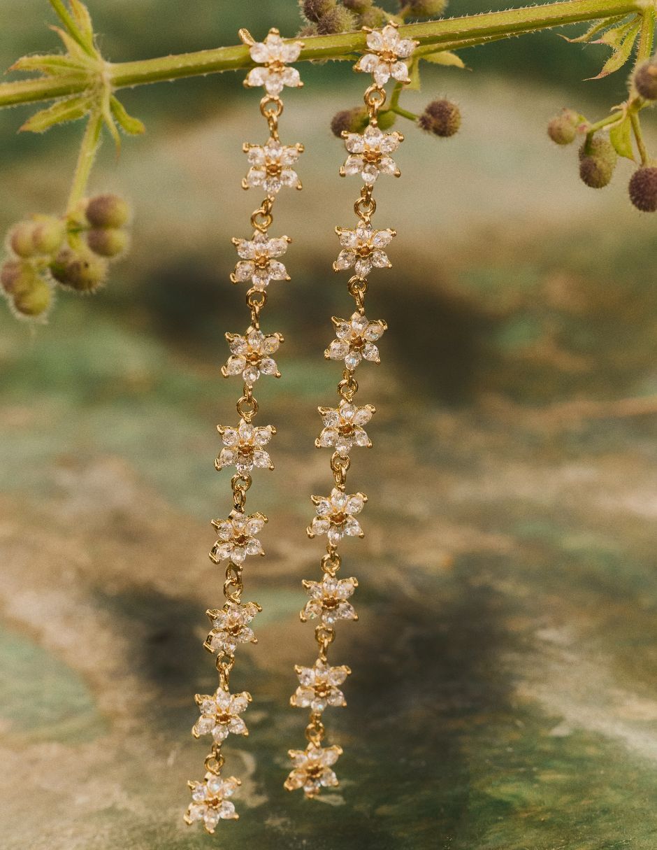 Aretes de flor con acabado baño de oro 18 K 3