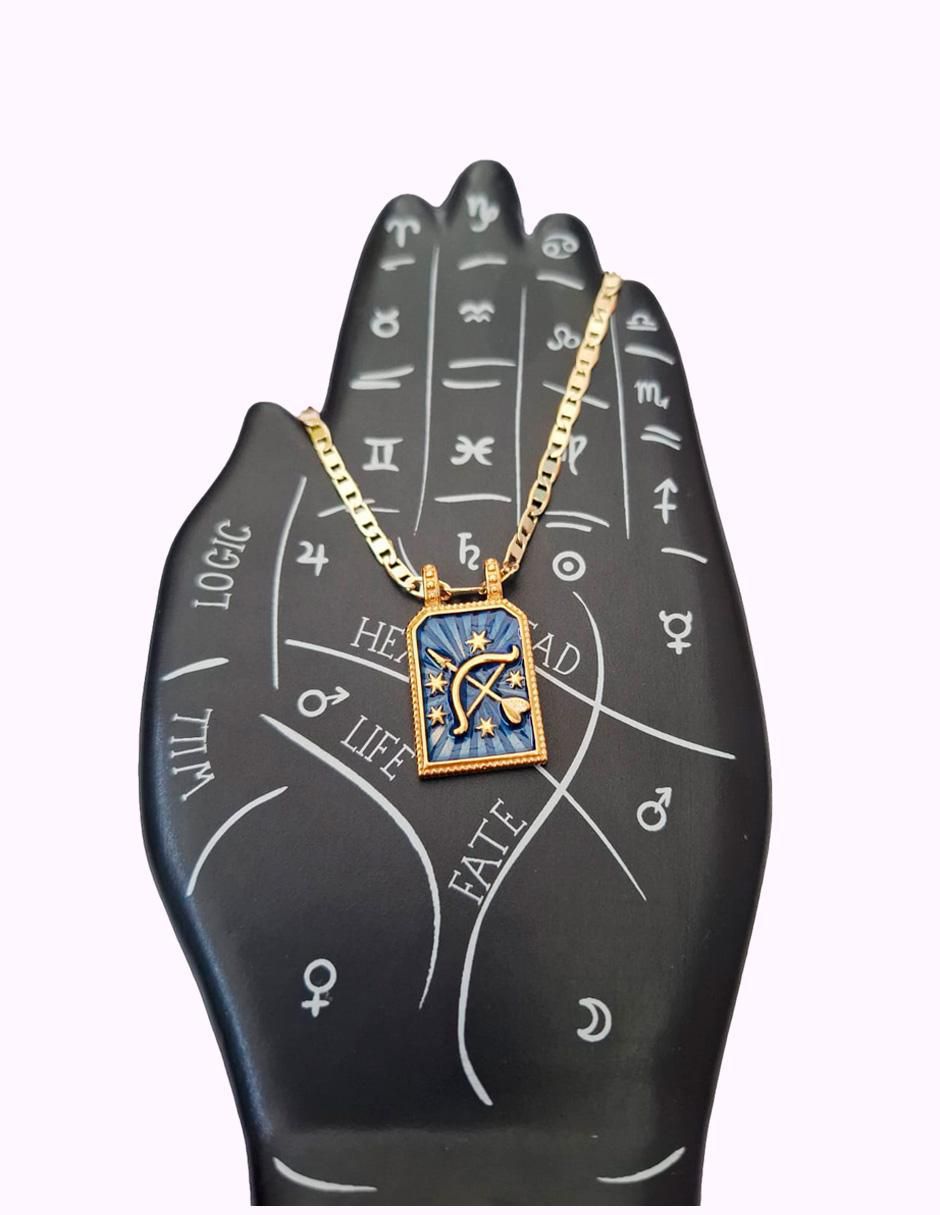 Collar con dije de signo zodiacal CONSTELACIONES de oro laminado 10 K Collar con dije de signo zodiacal CONSTELACIONES de oro laminado 10 K