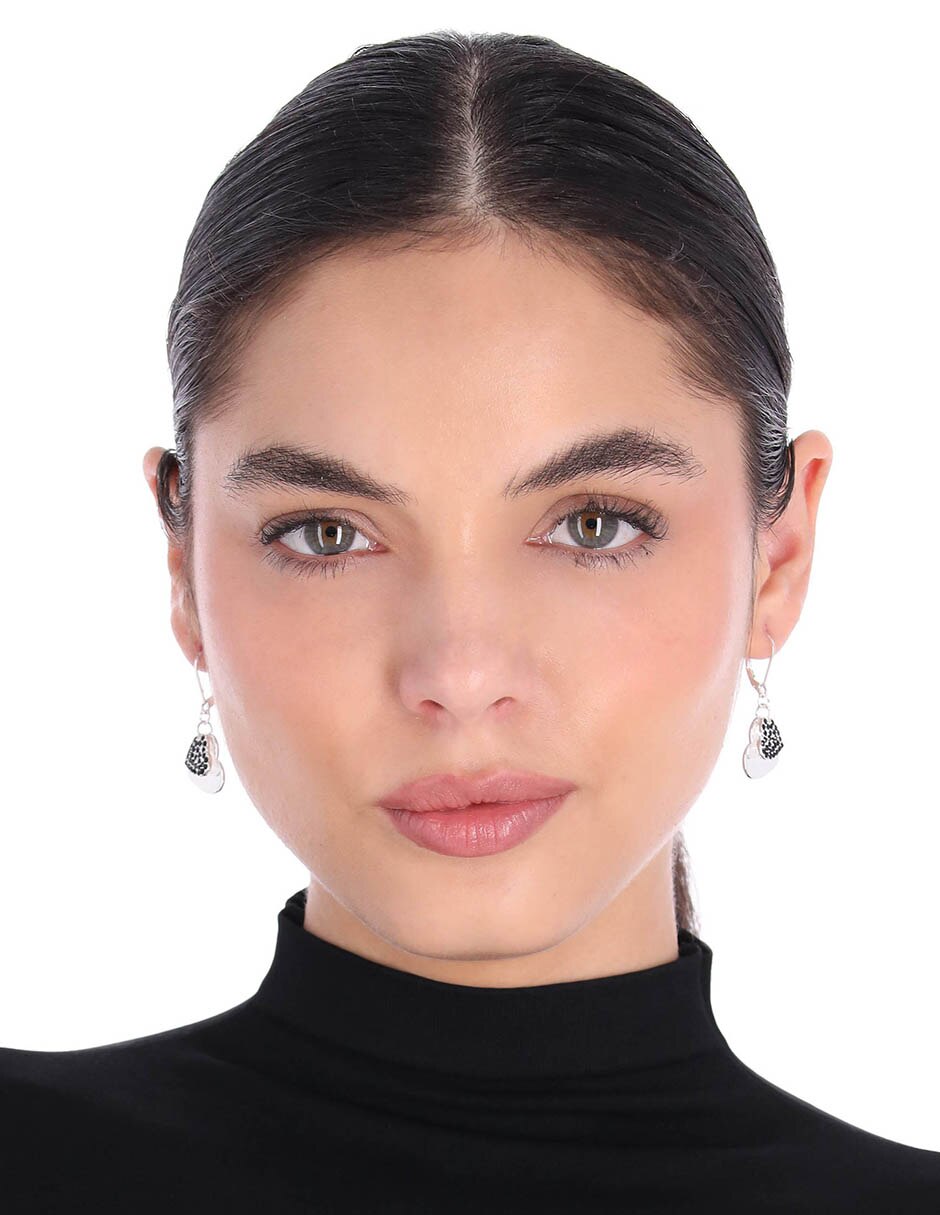 Aretes de corazón con acabado pavé 5