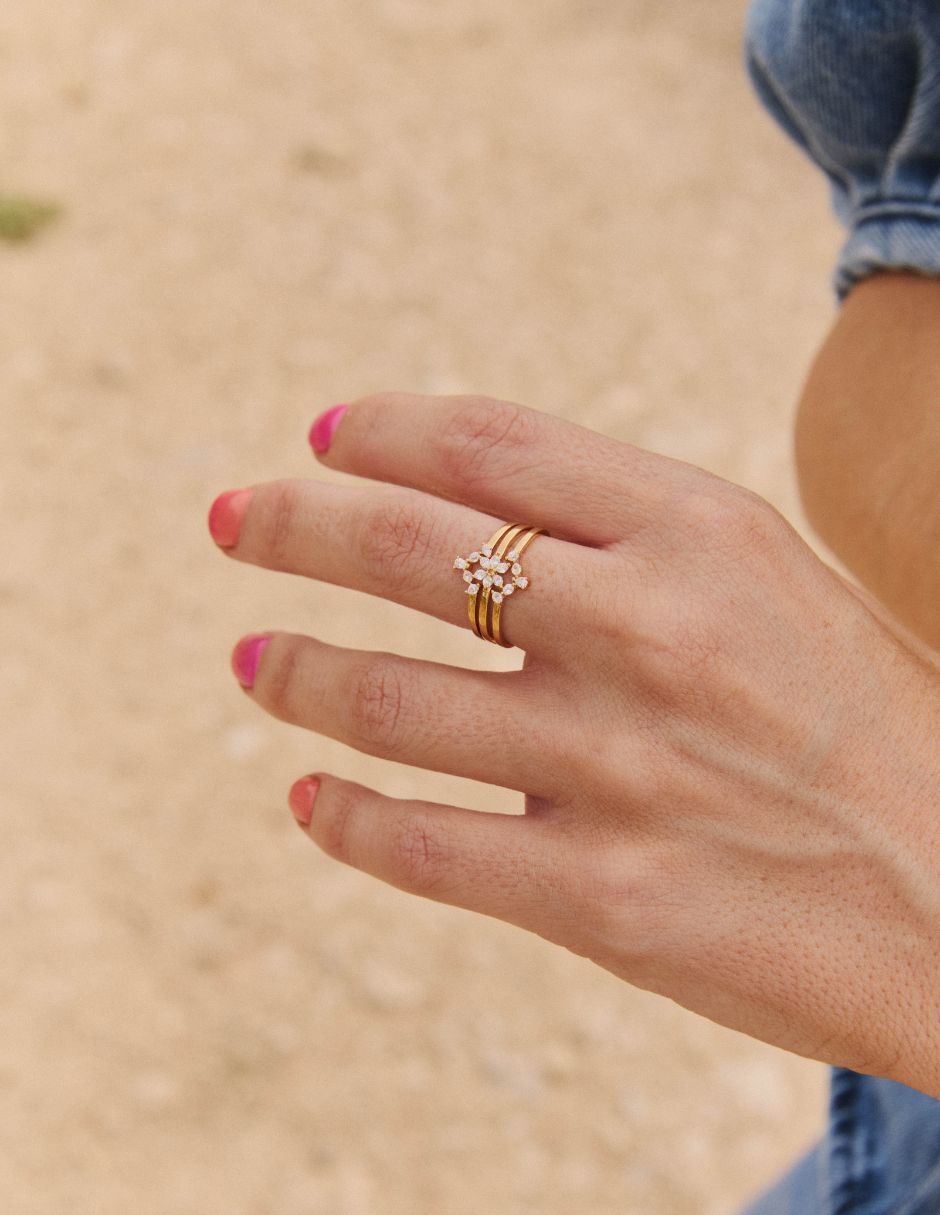 Anillo geométricos Olivia Wild circonita baño de oro 2