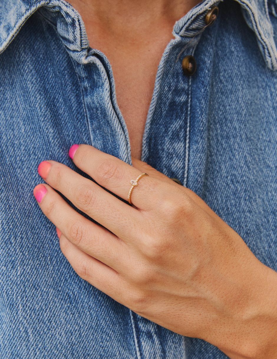 Anillo circular Olivia Wild circonita con acabado baño de oro 18 k