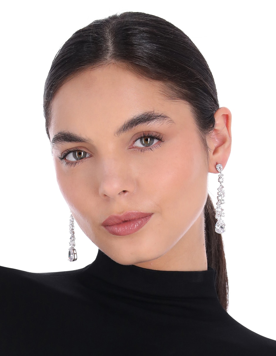 Aretes largos Diamonds And Debutantes con acabado brillante cristal 5