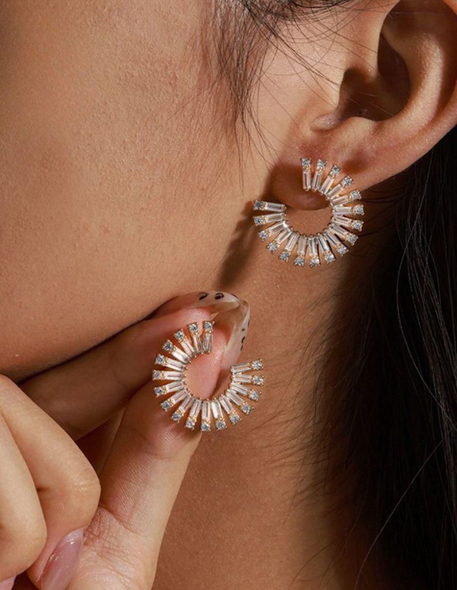 Aretes redondos de oro laminado 9 k con acabado brillante 2