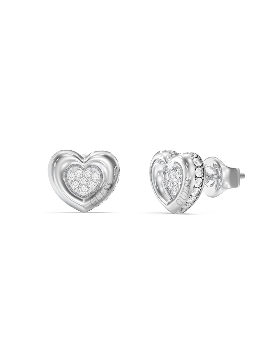 Aretes de corazón con acabado pavé