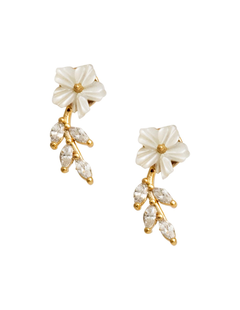 Aretes de flor con acabado pavé madre perla
