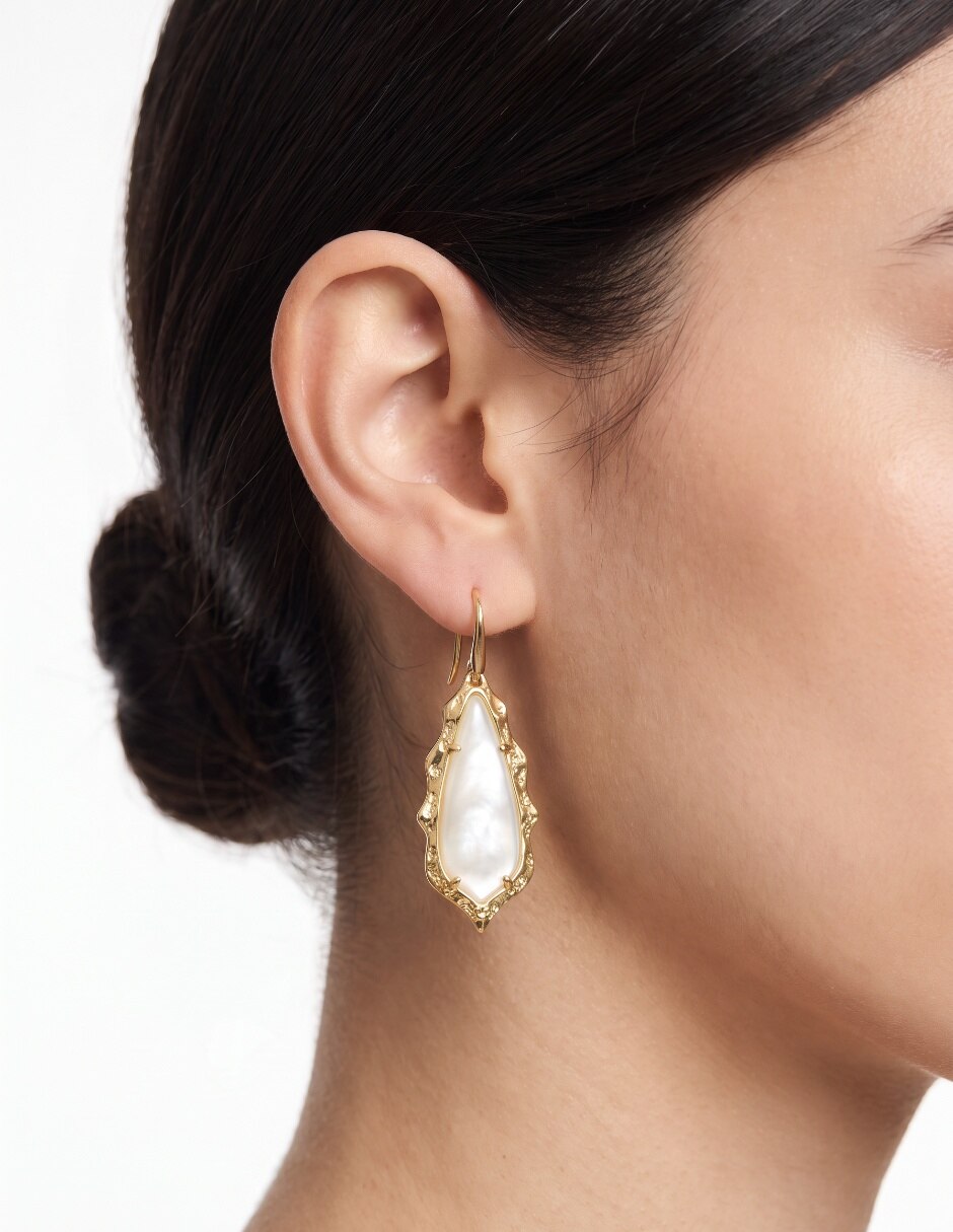 Aretes largos de gota Adriana Scallop con acabado baño de oro 14 k 3