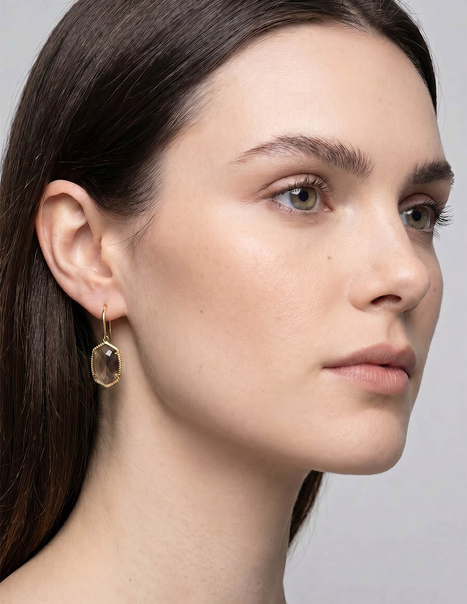 Aretes Cortos Con Acabado Baño De Oro Madre Perla 4