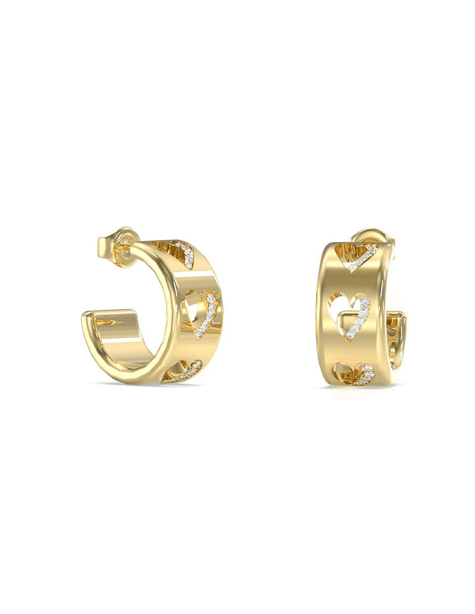 Aretes de corazón con acabado pavé