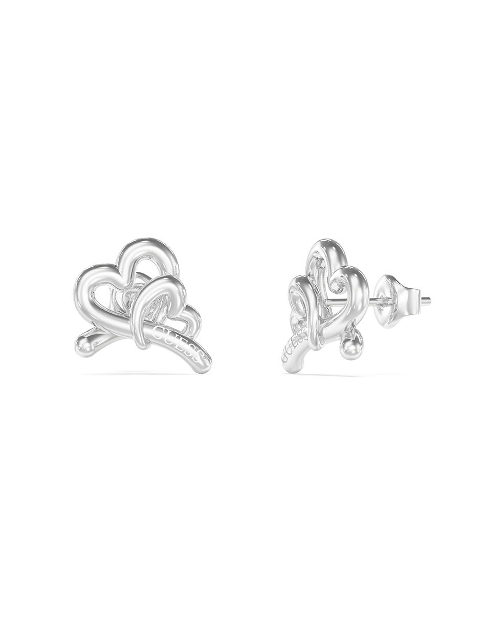 Aretes de corazón con acabado pavé