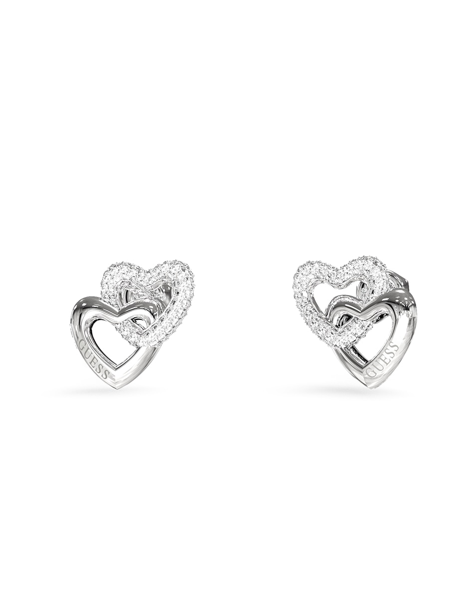 Aretes de corazón con acabado pavé