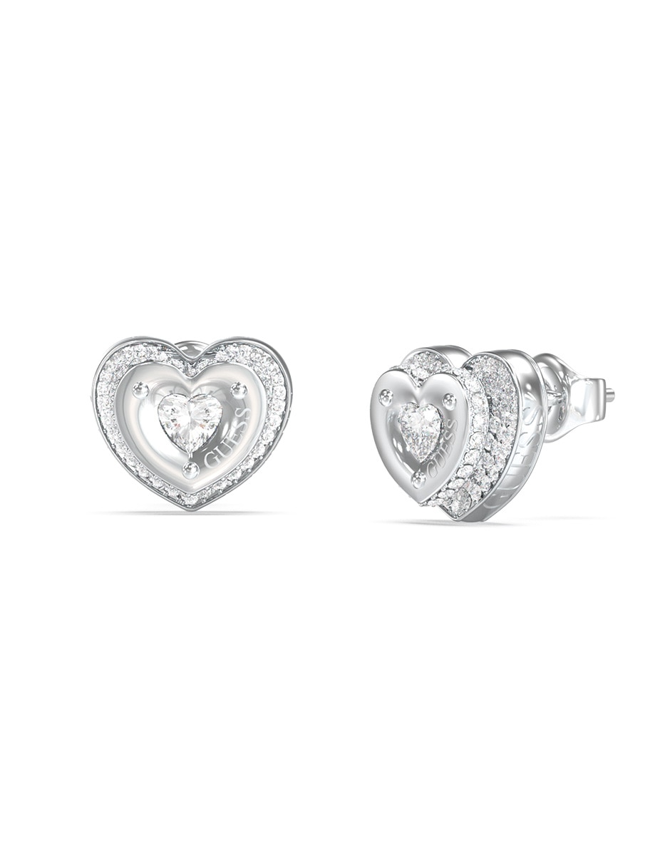 Aretes de corazón con acabado pavé