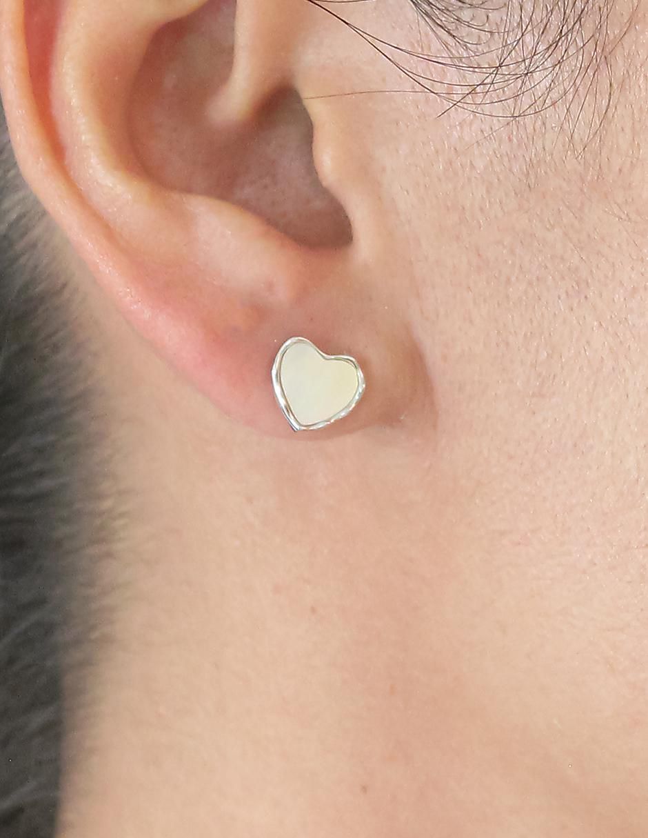 Aretes de corazón de plata P 925 con acabado baño de rodio madre perla 3