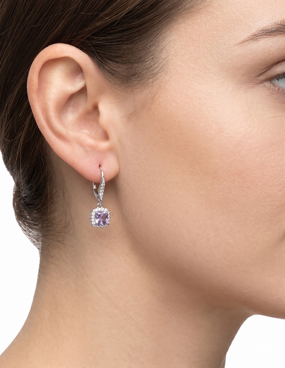 Aretes cortos de cuadrado Napier con acabado pavé zirconia