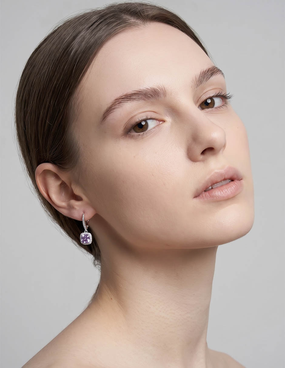 Aretes cortos de cuadrado con acabado pavé zirconia