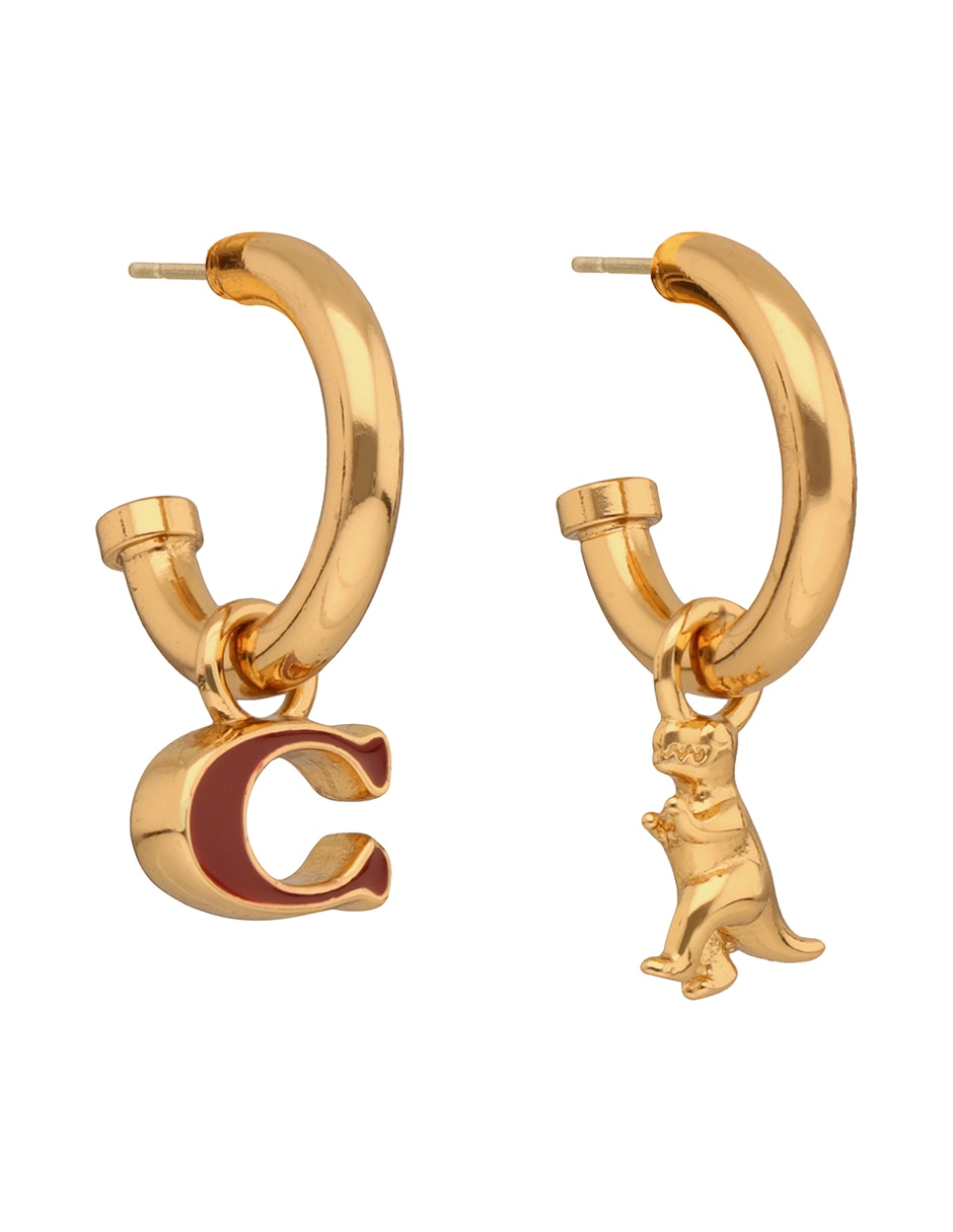 Aretes cortos de letra C con acabado brillante
