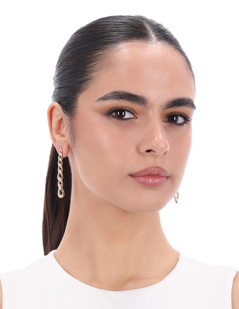 Aretes cortos de eslabones Forever Linked con acabado brillante Aretes cortos de eslabones Forever Linked con acabado brillante
