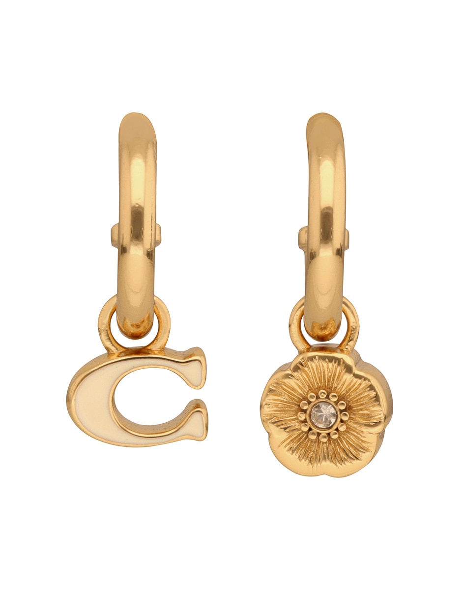 Aretes cortos de letra C con acabado brillante 1