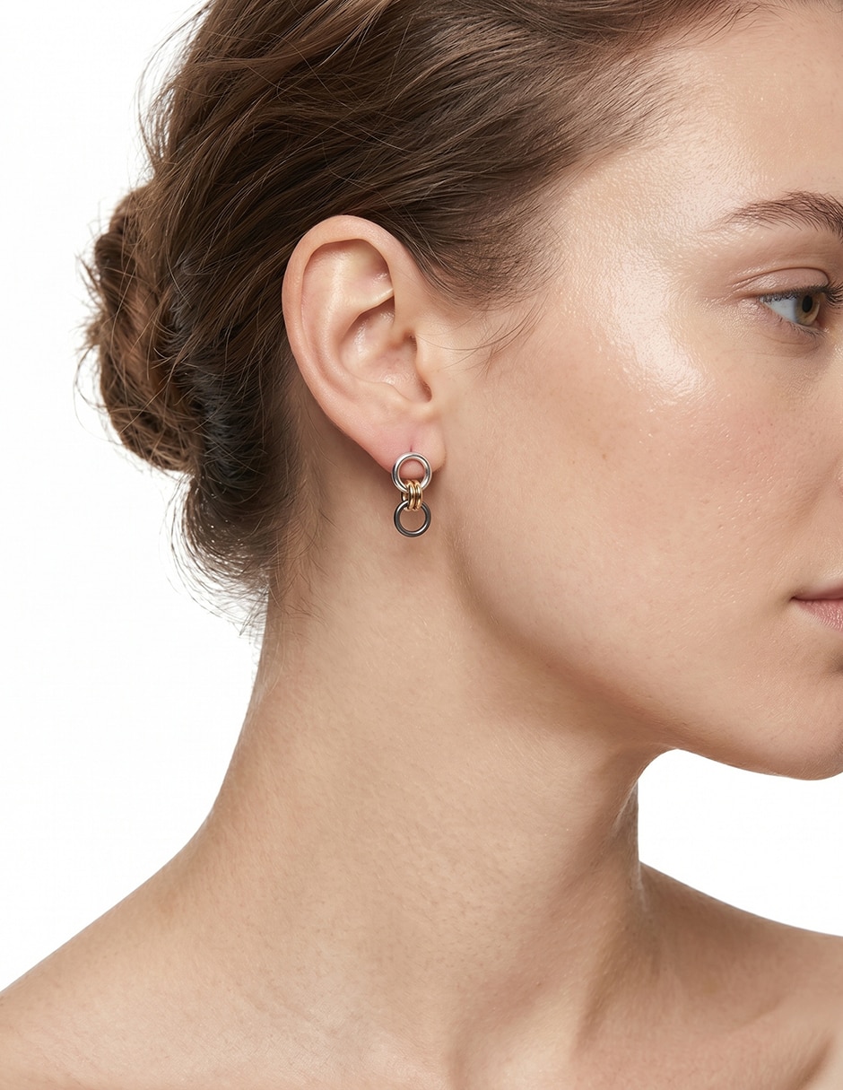 Aretes cortos circulares Nine West Ears 2 Aug 25 con acabado pulido