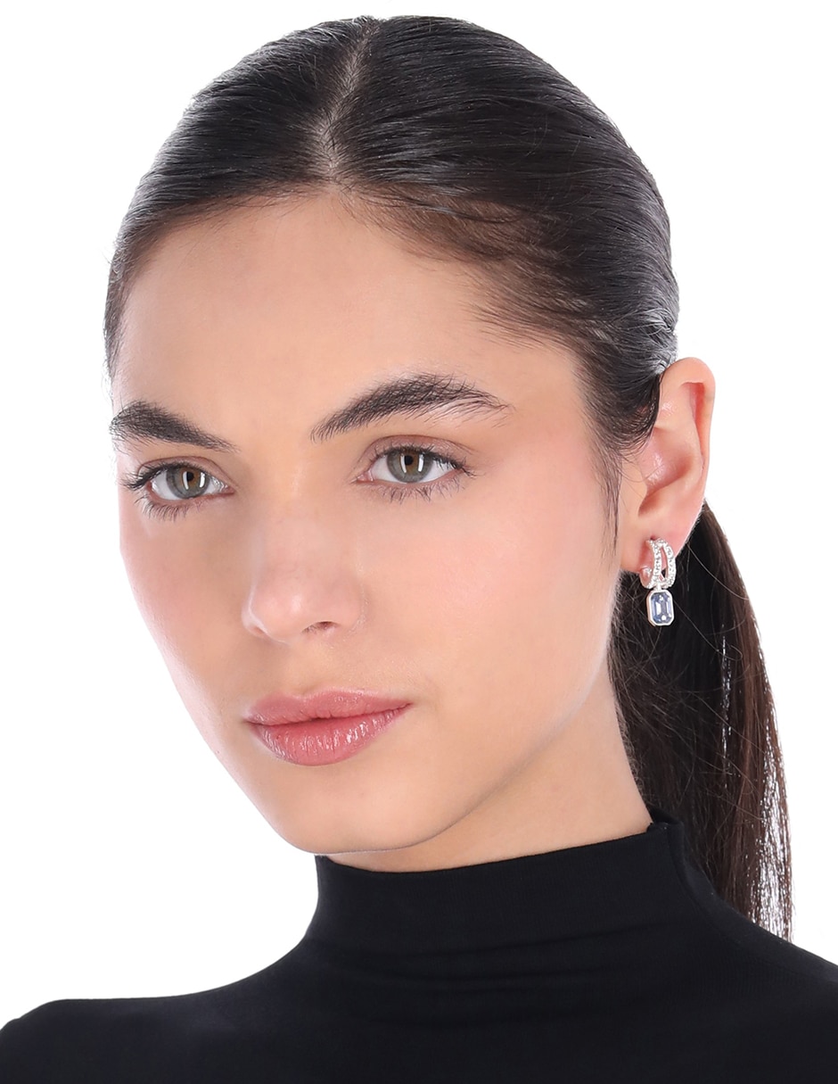Aretes cuadrados Breezy con acabado pavé 3