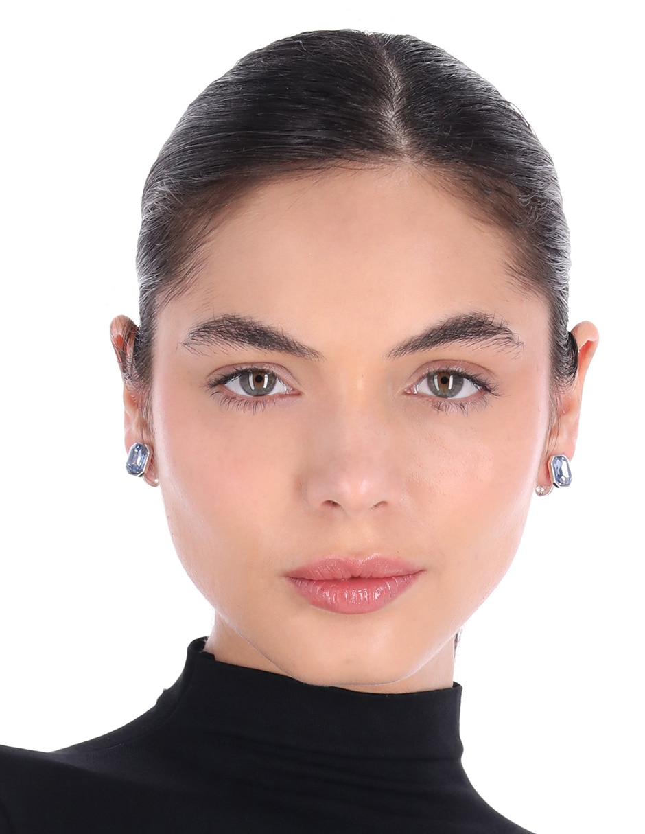 Aretes cuadrados Breezy con acabado pavé 3