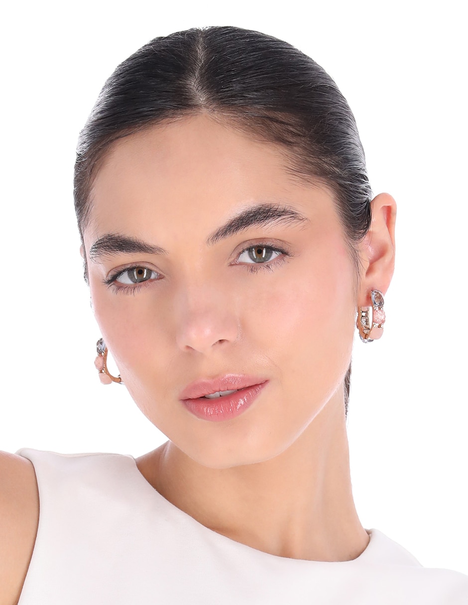 Aretes circulares Anjelica Roselyn con acabado pavé 2