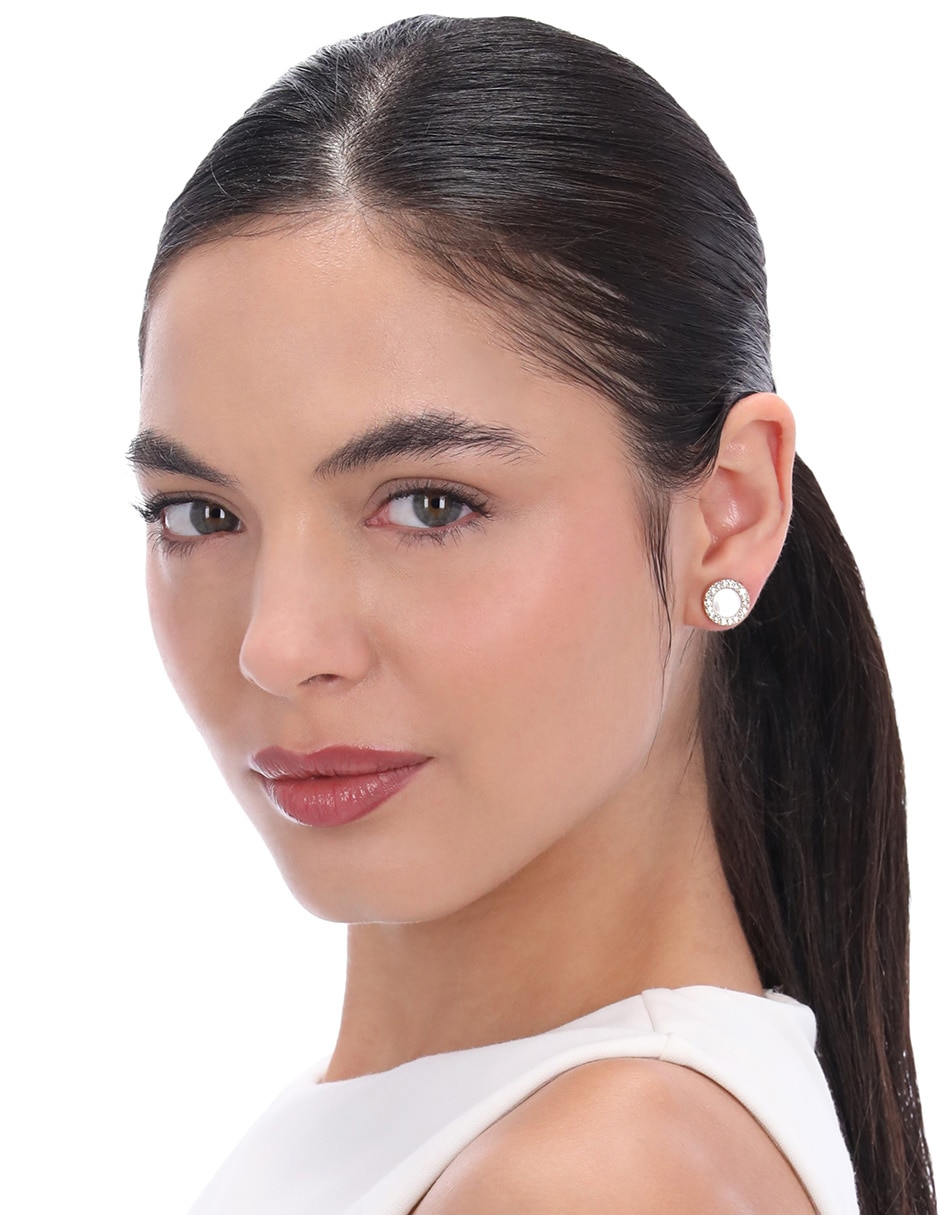 Aretes cortos circulares con acabado liso pavé 3