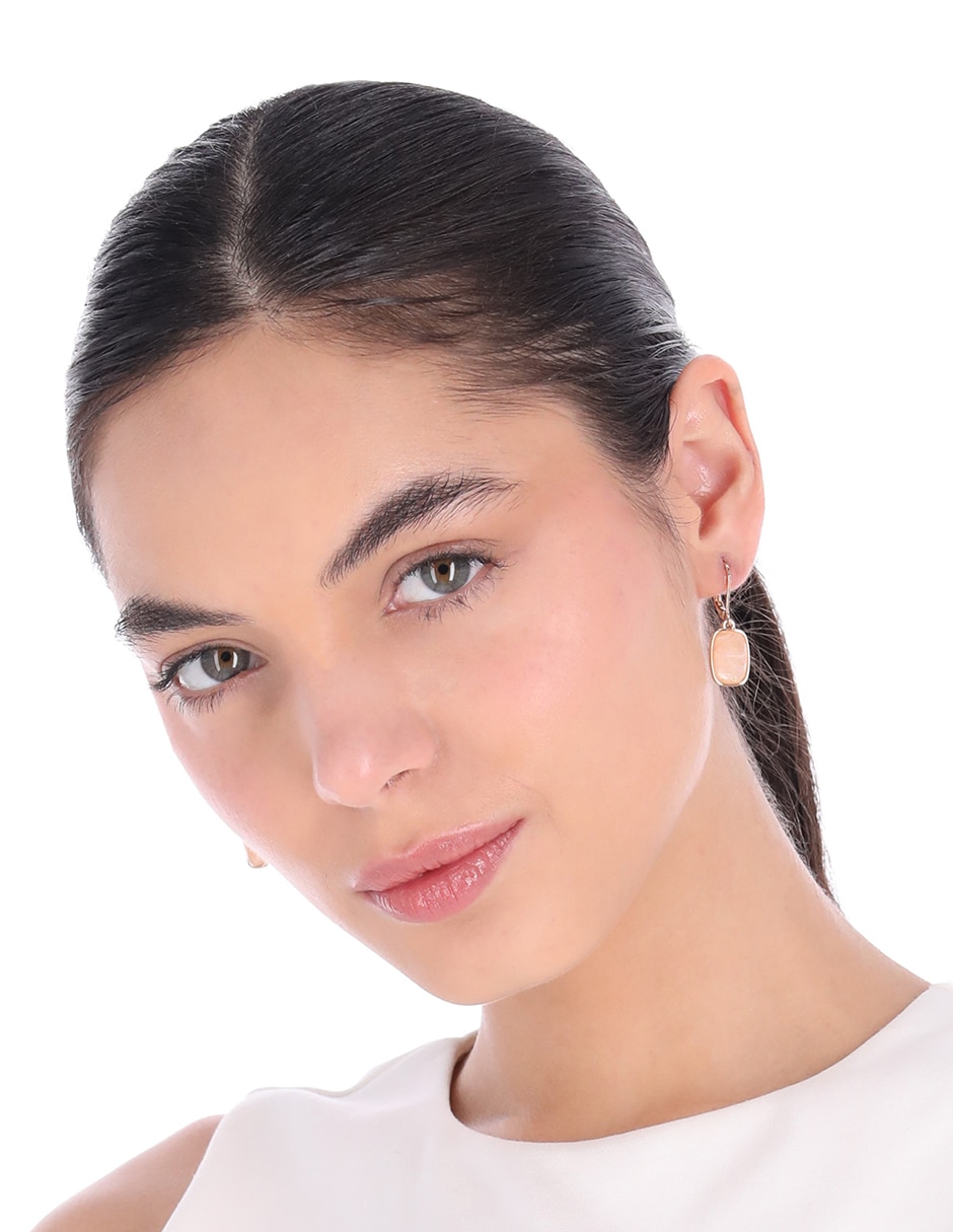Aretes cortos rectangulares con acabado liso esmaltado 3