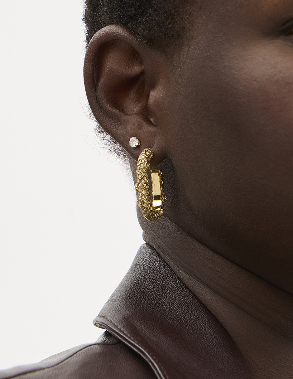 Aretes huggies con acabado pavé 5