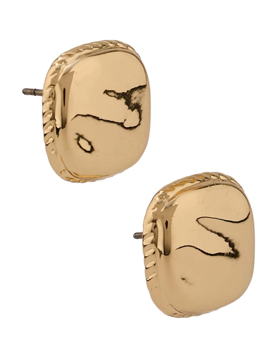 Aretes cortos cuadrados con acabado liso brillante 4