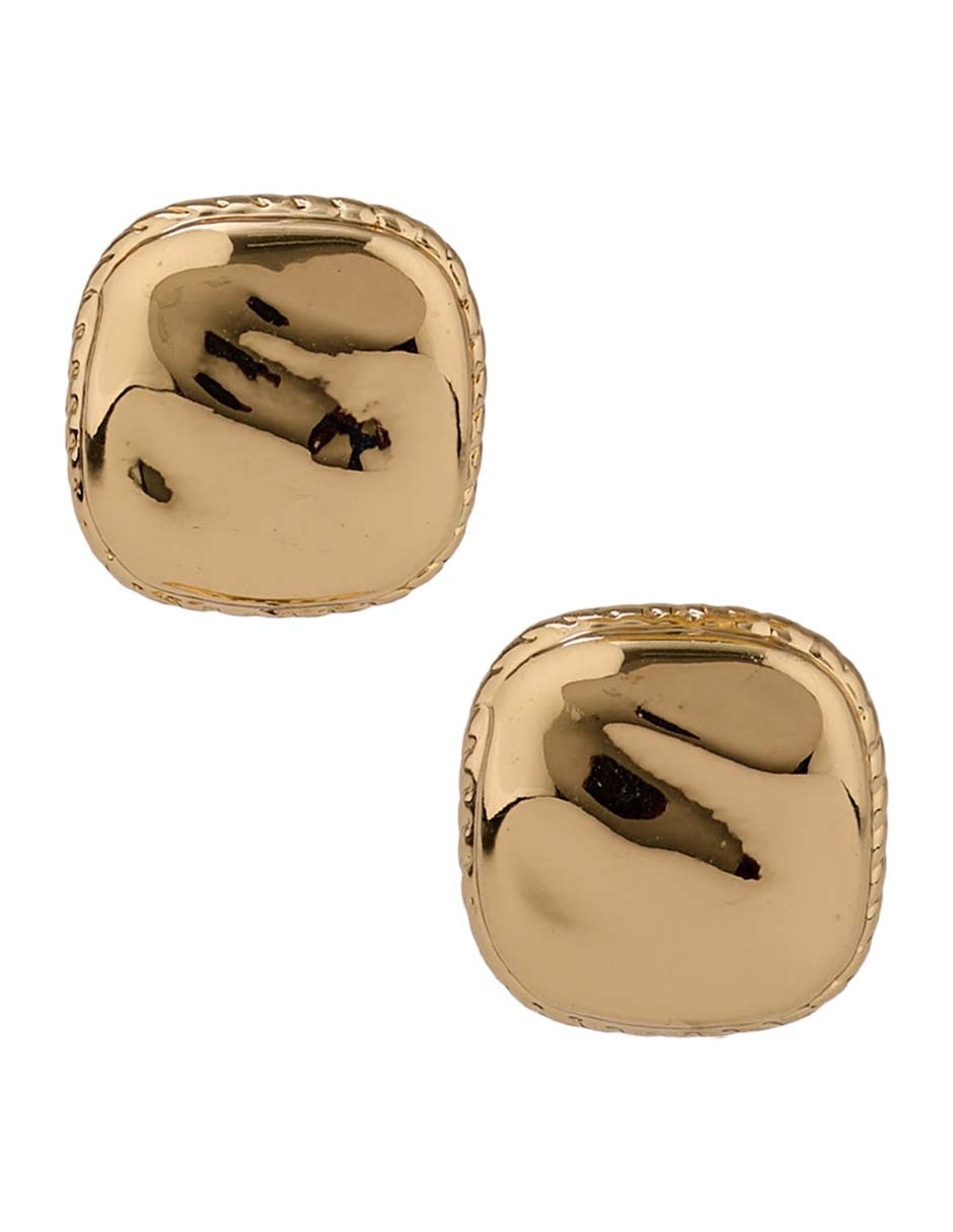 Aretes cortos cuadrados con acabado liso brillante