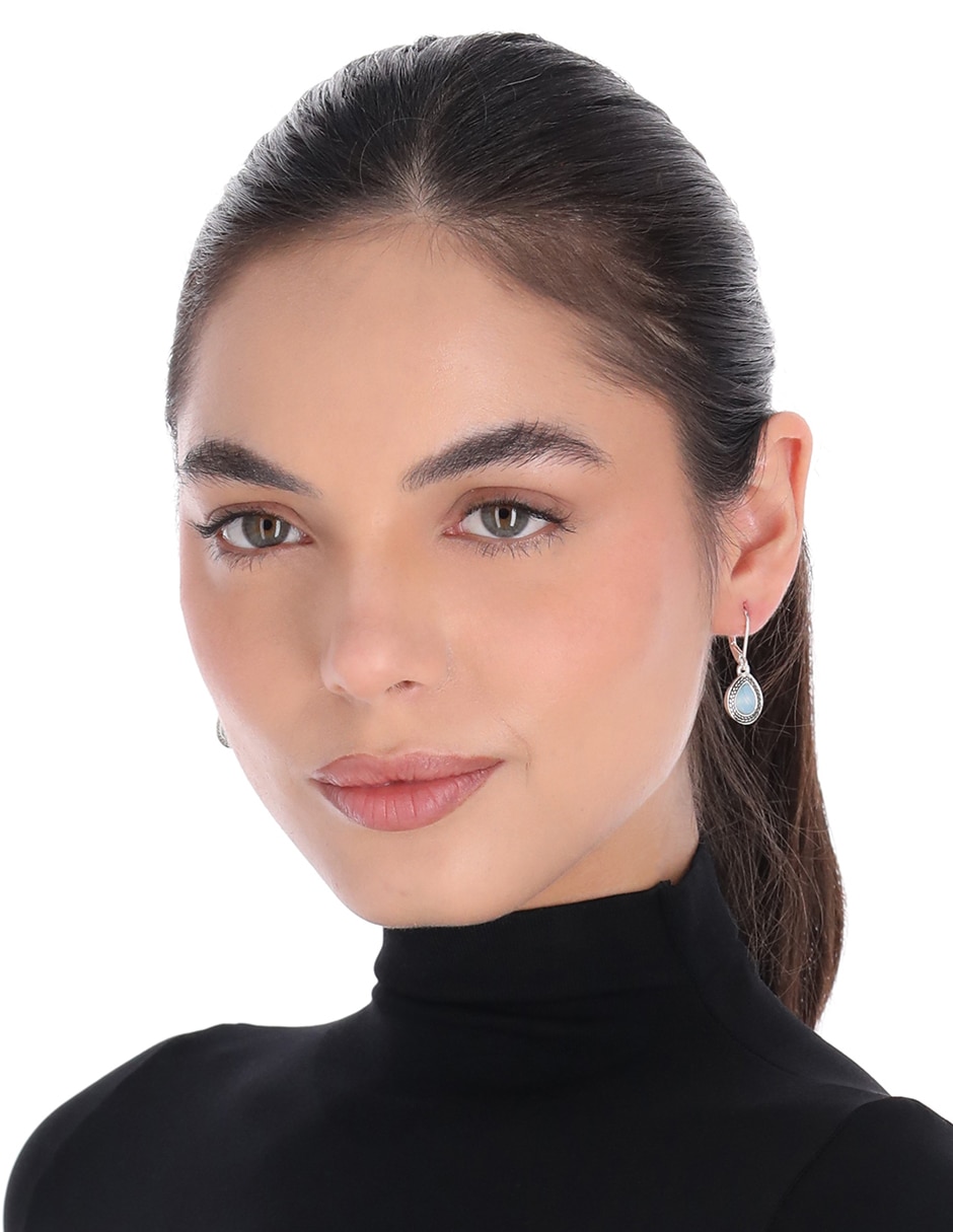 Aretes largos de gota color teardrop con acabado pulido