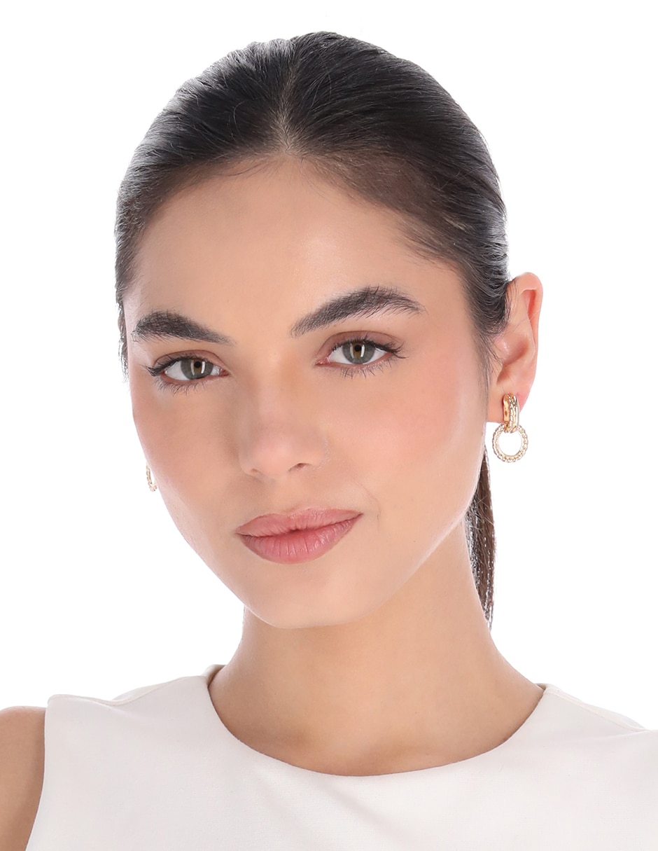 Aretes cortos ovalados Texture Family con acabado brillante Aretes cortos ovalados Texture Family con acabado brillante