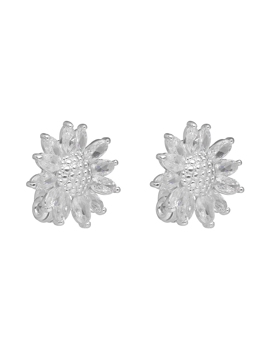 Aretes cortos de flor con acabado pulido