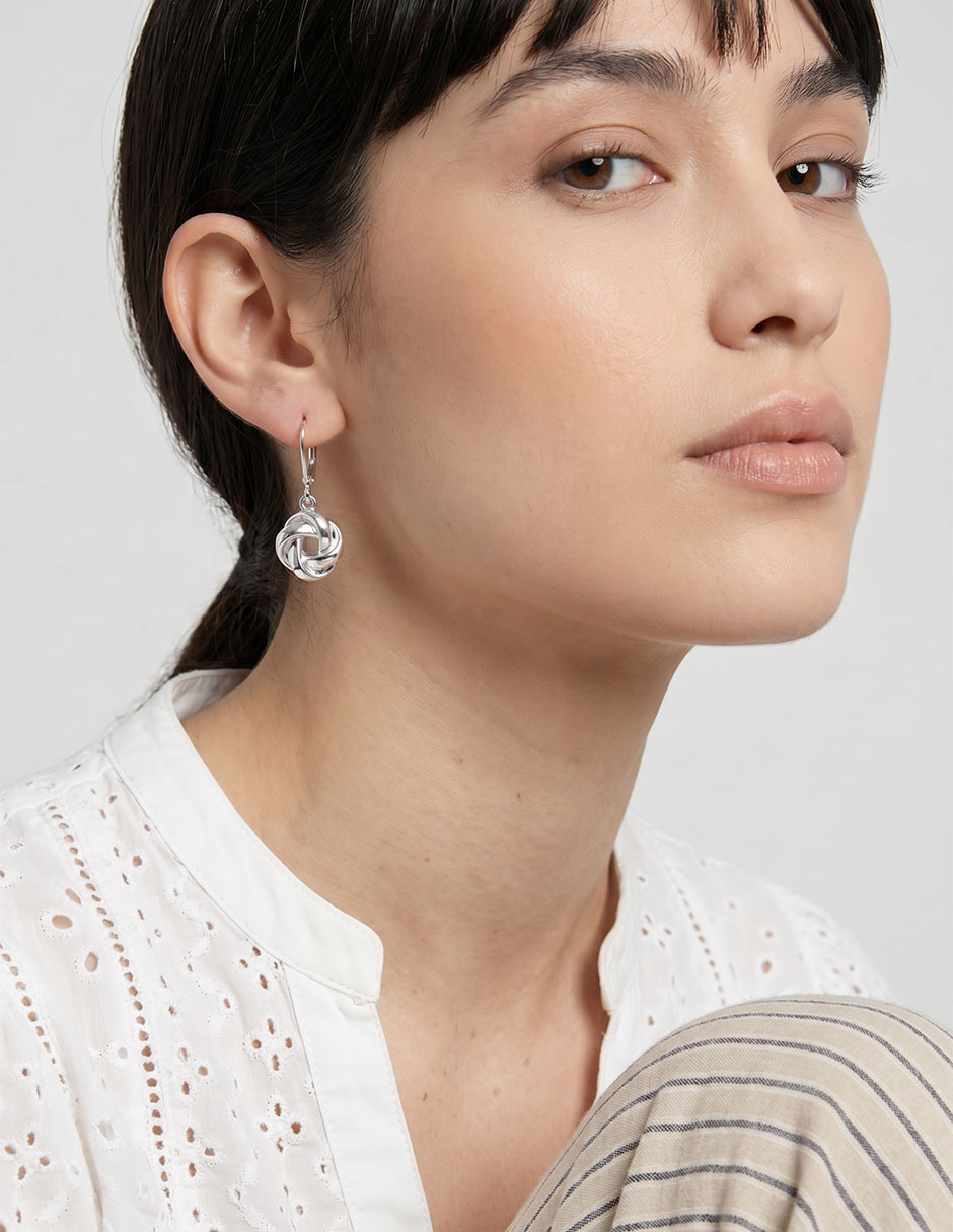 Aretes largos con acabado brillante 4