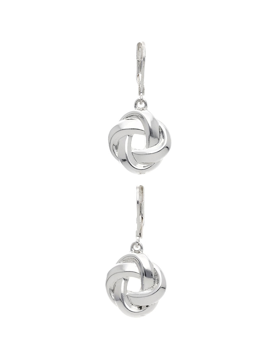 Aretes largos con acabado brillante