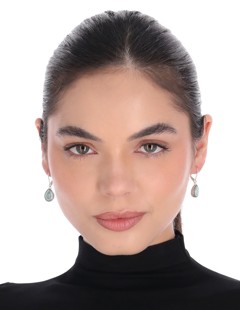 Aretes largos de gota color teardrop con acabado pulido
