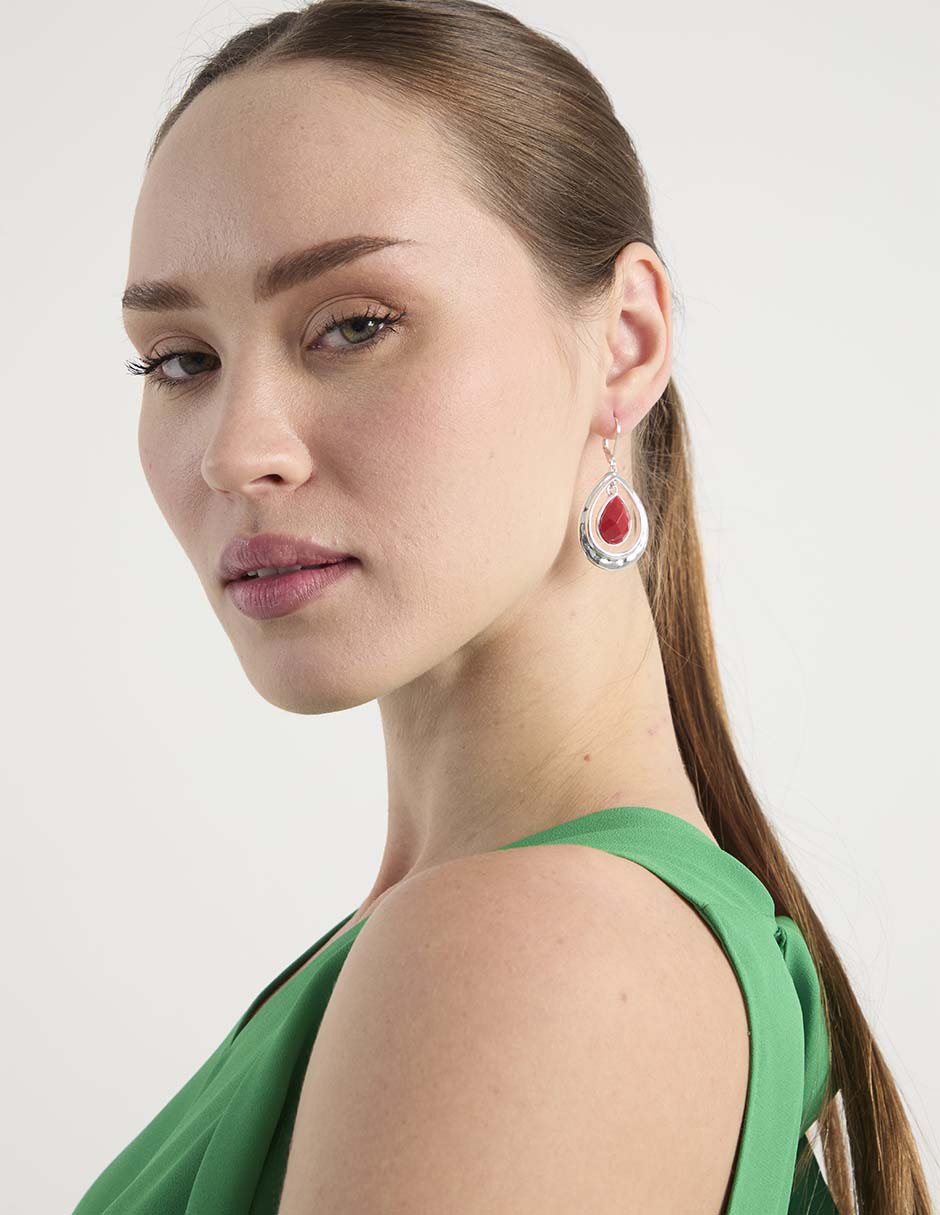 Aretes largos de gota con acabado liso pulido 4
