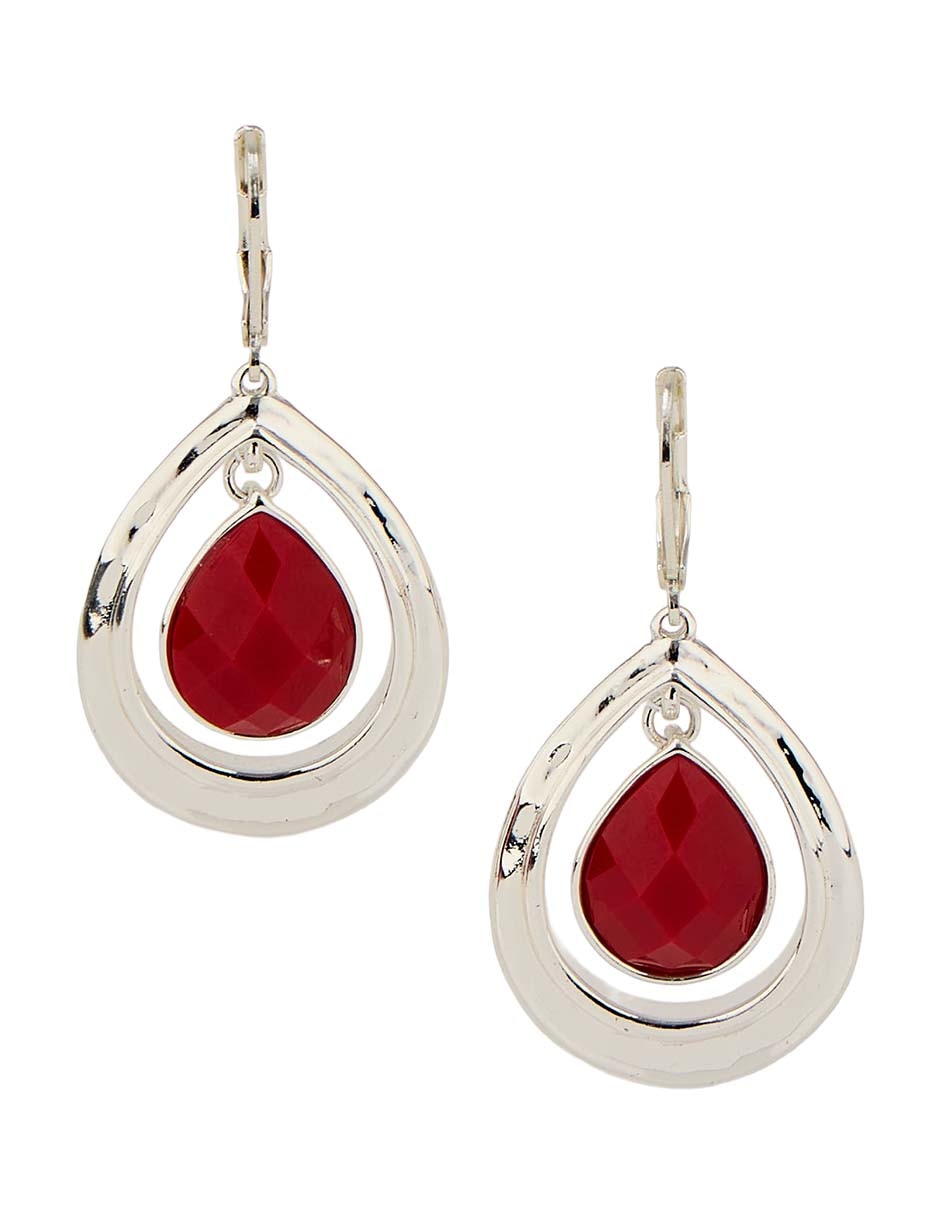 Aretes largos de gota con acabado liso pulido