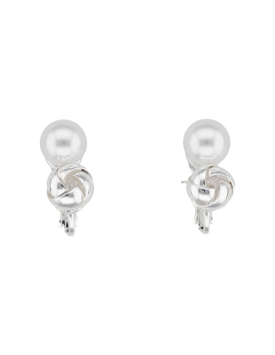 Aretes cortos con acabado liso