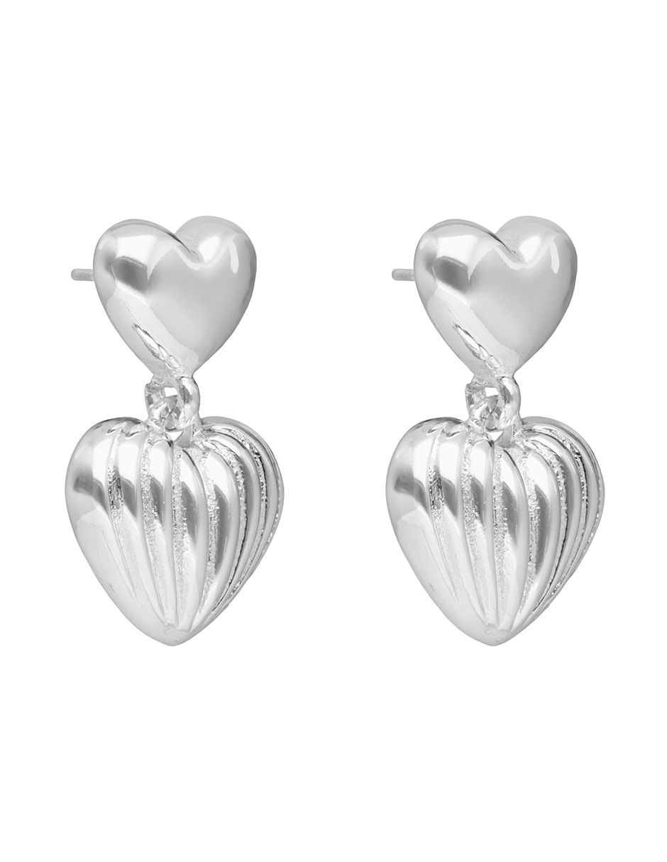 Aretes cortos de corazón con acabado pulido