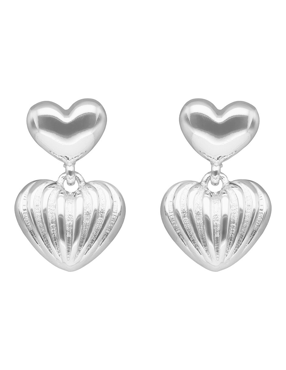Aretes cortos de corazón con acabado pulido 2