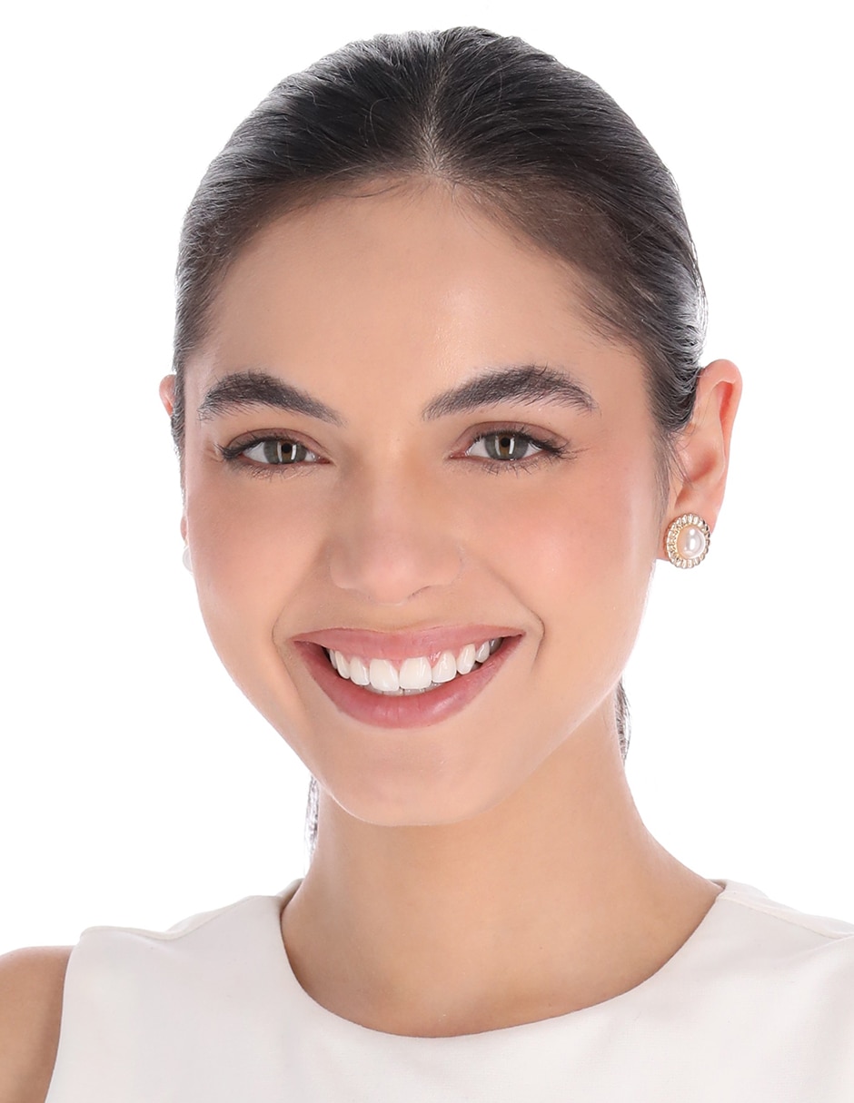 Aretes cortos de flor Texture Family con acabado brillante