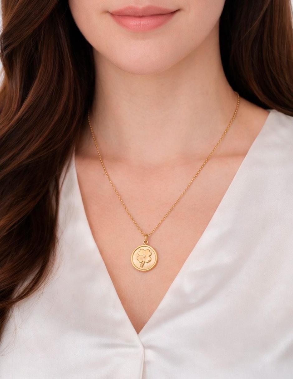 Collar con dije de trébol chapa de oro 14 K