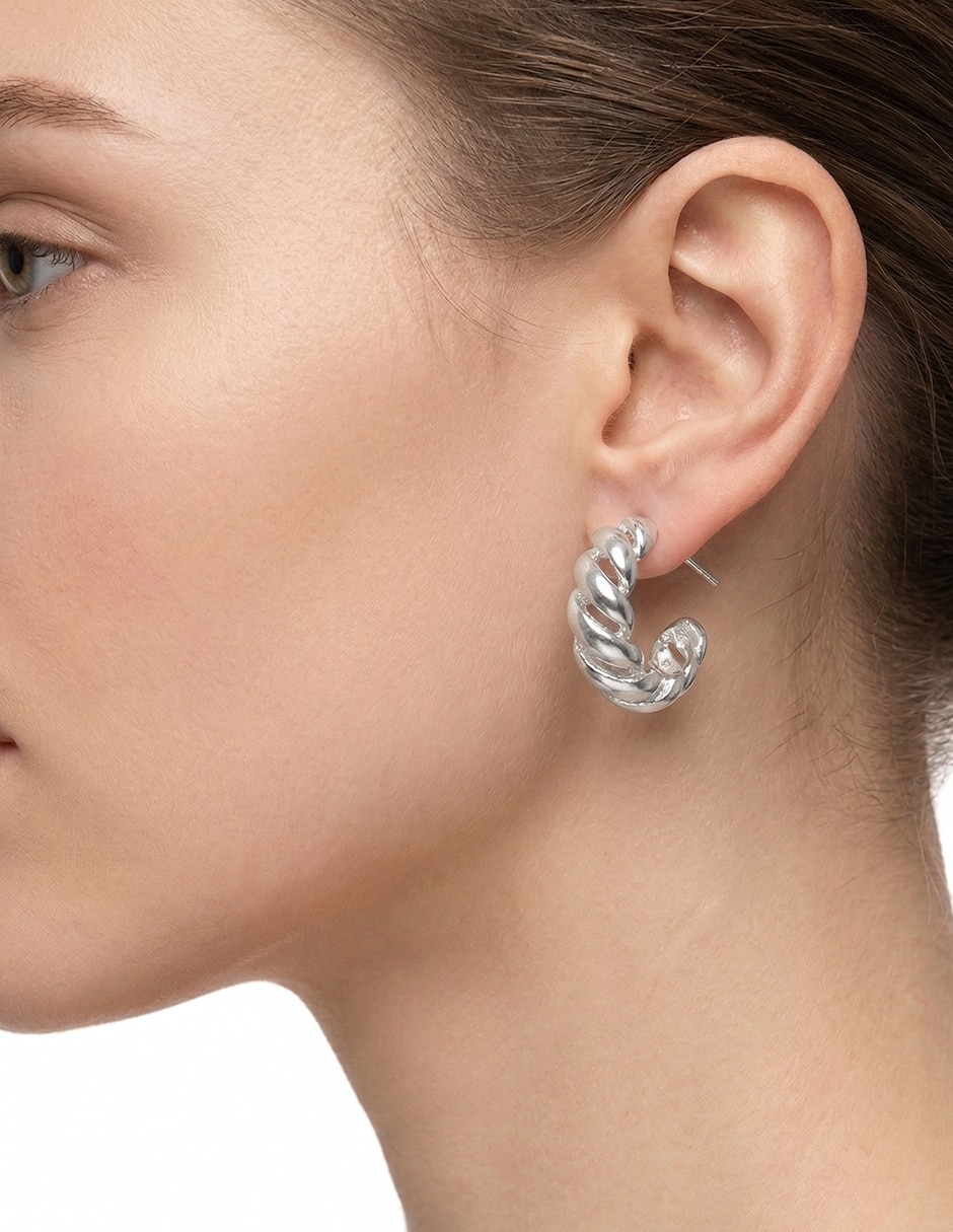 Aretes Cortos Silver Waves con acabado martillado 3