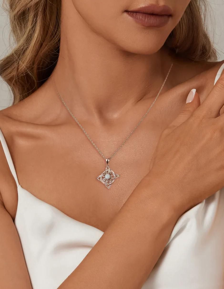 Collar de nudo de bruja de plata 5