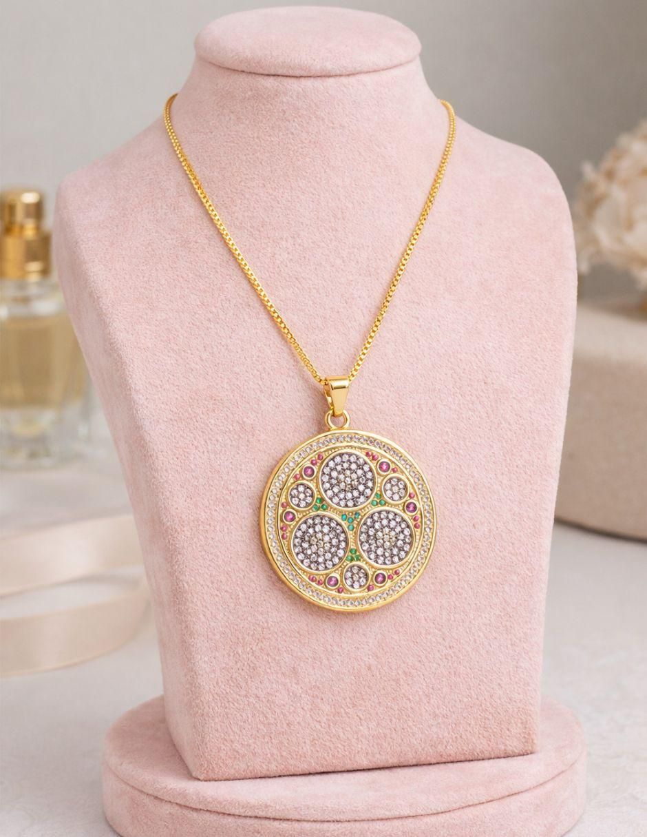 Collar con dije circular Mandala con acabado baño de oro 18 K 2