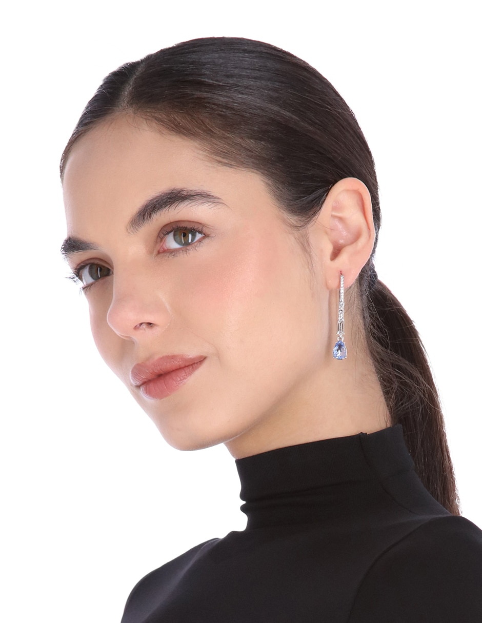 Aretes cortos de gota Dancing In Denim con acabado brillante