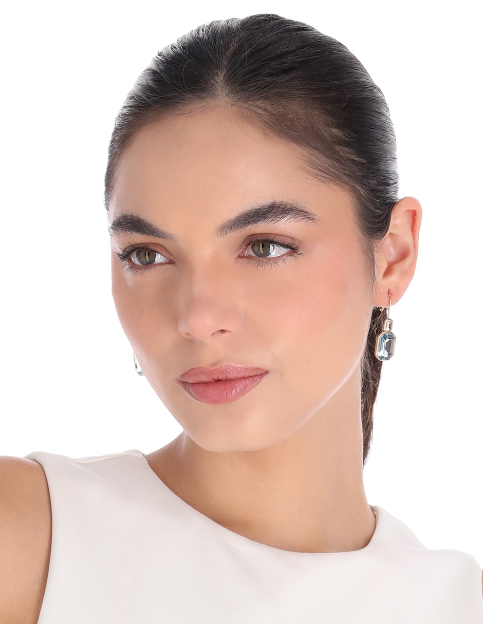 Aretes largos con acabado brillante 3