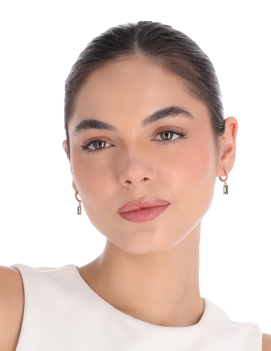 Aretes cortos rectangulares con acabado pavé 2
