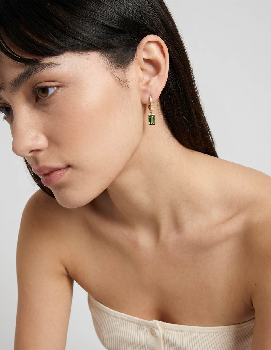 Aretes rectangulares Elyse con acabado brillante cristal 4